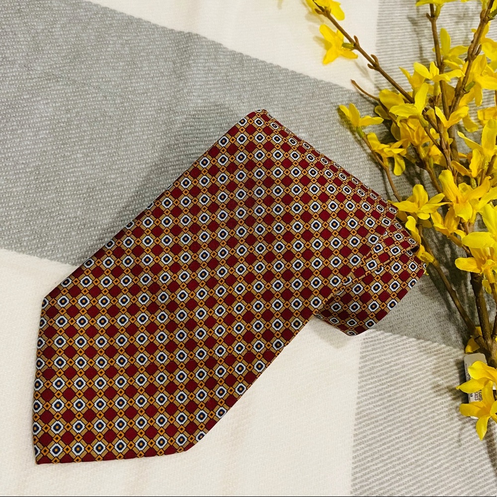 Like new! J. Crew 100% Silk Burgundy Pattern Tie